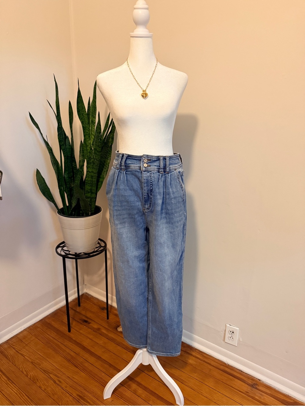 Pilcro | High Rise Pleated Light Blue‎ Boyfriend Jeans